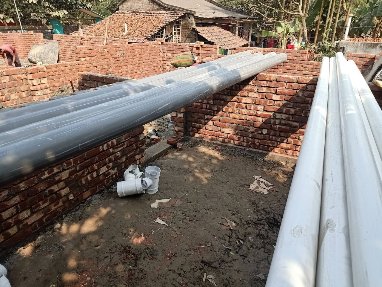ছাদের পাইপলাইন বাস্তব কাজ